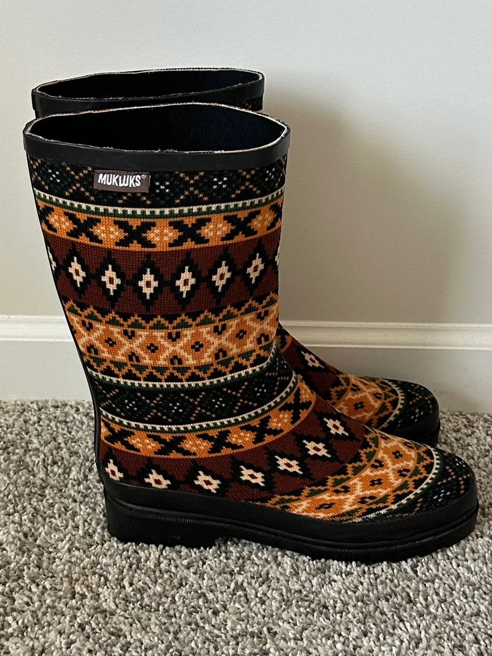 Mukluks Aztec Pattern Boots Size 9